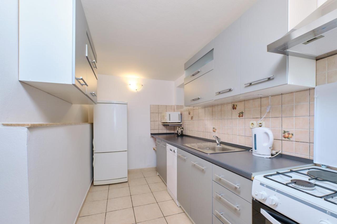 Apartments With A Parking Space Cunski, Losinj - 7867 Exterior photo
