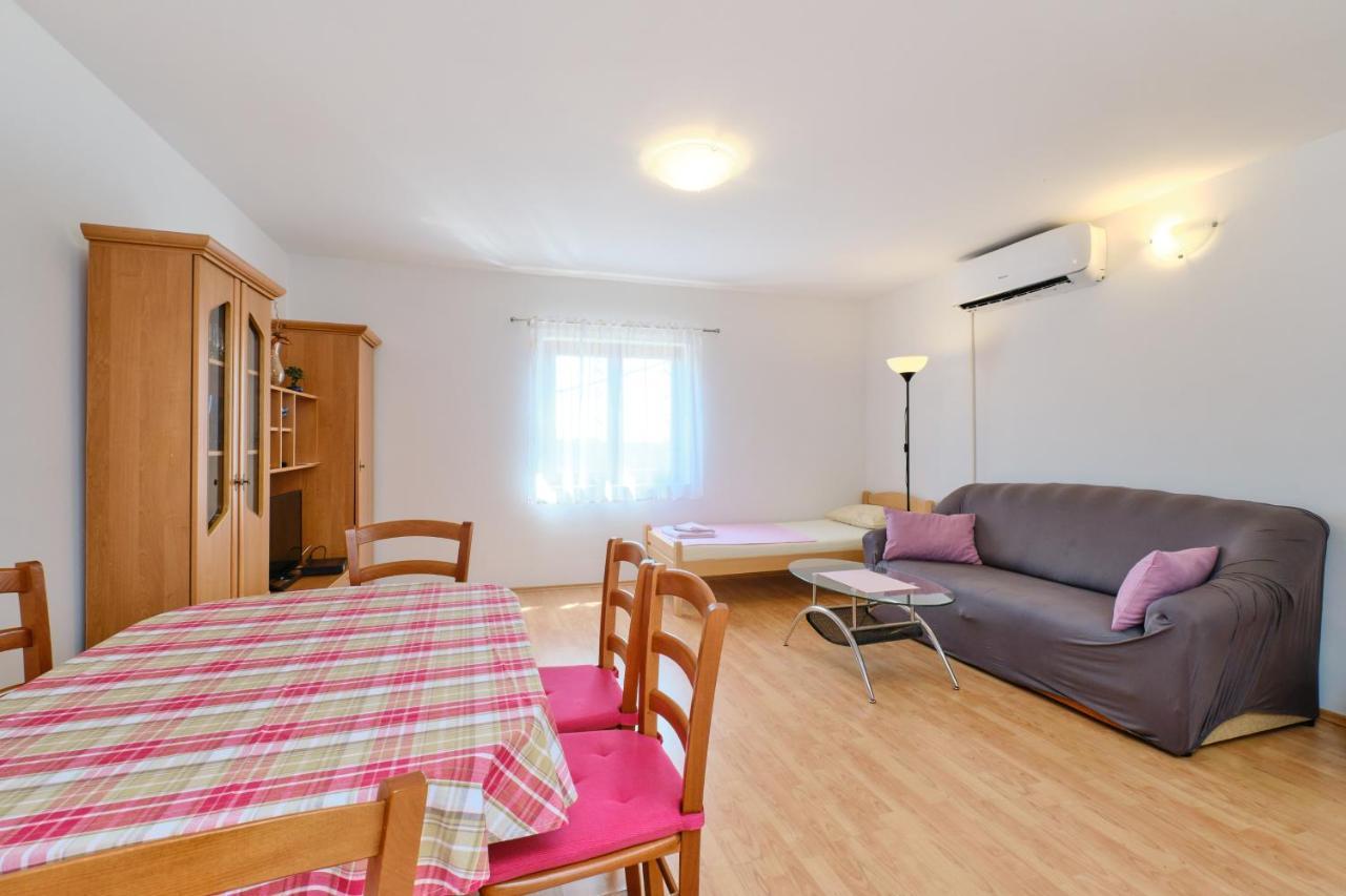 Apartments With A Parking Space Cunski, Losinj - 7867 Exterior photo